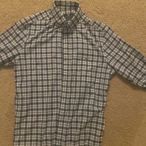 Vineyard Vines men’s medium shirt